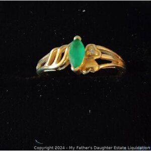 Beautiful 14K Yellow Gold Emerald and Diamond Ring 7.5" 2 grams
